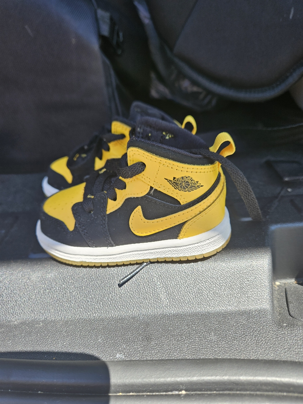 Jordan Kids' High-Top Sneakers in Black and Yellow